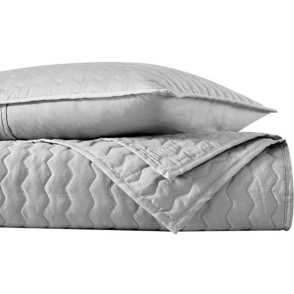 New Vera Wang Queen Quilt Set (Herringbone Silver, Queen) - Picture 3 of 3